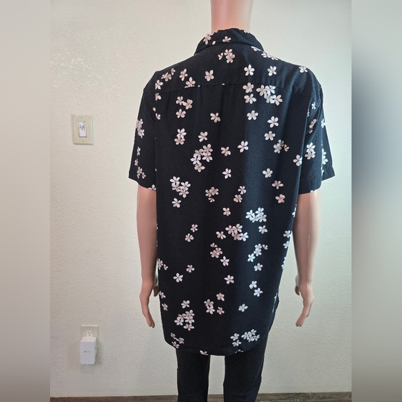 Abercrombie &Fitch Short Sleeve Button Up Black Floral Size Medium - Picture 9 of 9